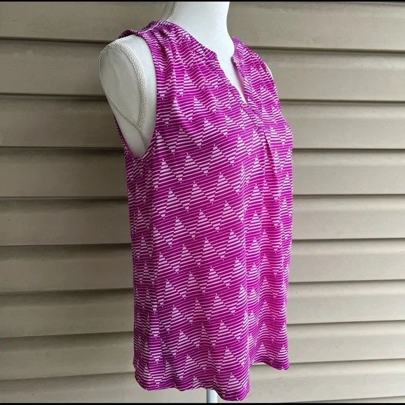 •Skies are Blue• Sleeveless Split V-Neck Knit Top - Size Small - Picture 4 of 8